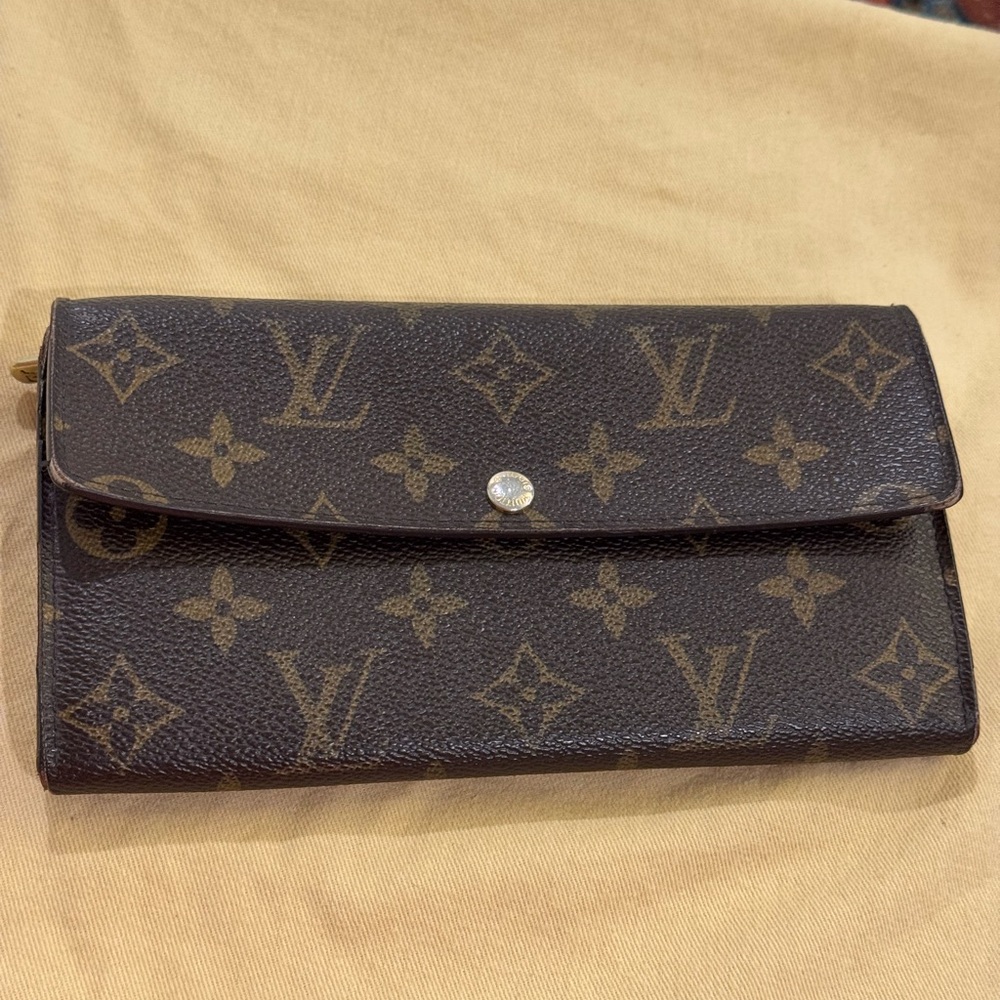Louis Vuitton Monogram Sarah Wallet